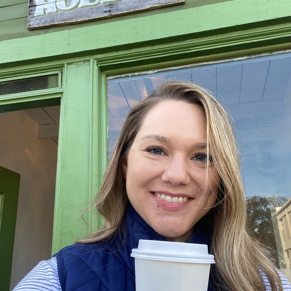 Meet your Posher, Allison - Picture 2 of 4